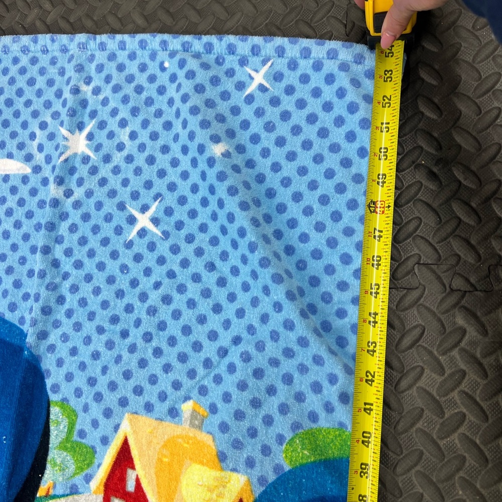 Vibrant Mickey Mouse Towel - Picture 2 of 3